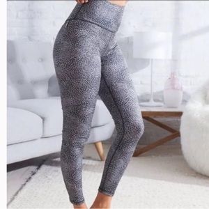 NWOT Aerie Chill Play Move Fireworks Leggings